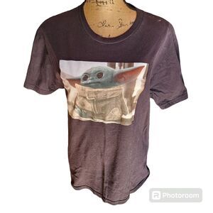 Star Wars The Mandalorian The Child Graphic Tee Womens SZ Medium Kidcore Novelty